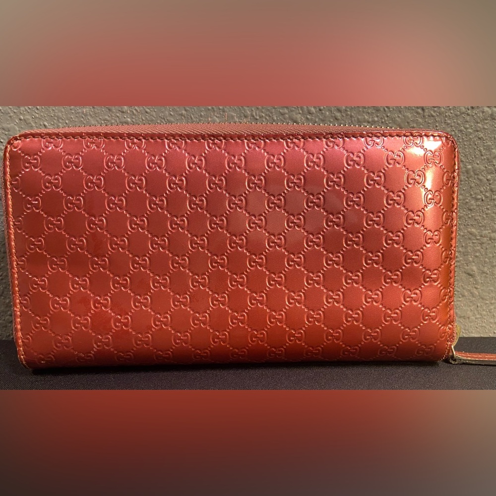 π₯SALE GUCCI ~ Micro GG ~ Patent Leather ~ Raspberry ~ Zip Around π - Picture 2 of 16